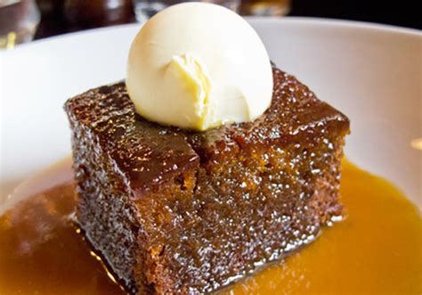  Sticky Toffee Pudding: Một Món Tráng Miệng Ngọt Lịm và Cực Kì Mềm Mai!