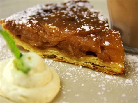  Tarte Tatin Ngon Ngọt Mê Hồn Với Vị Caramel Bỏng và Quả Táo Giòn Rụm!